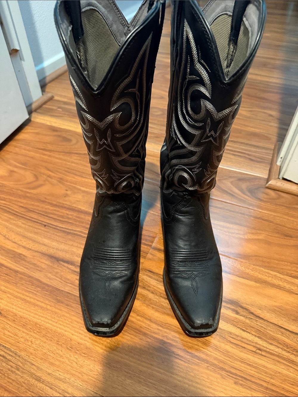 Women Black Western Cowboy Boots with Decorative Stitching